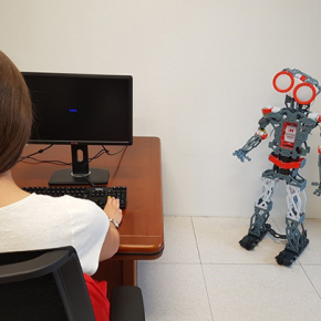 Quand un robot menaçant améliore les performances cognitives